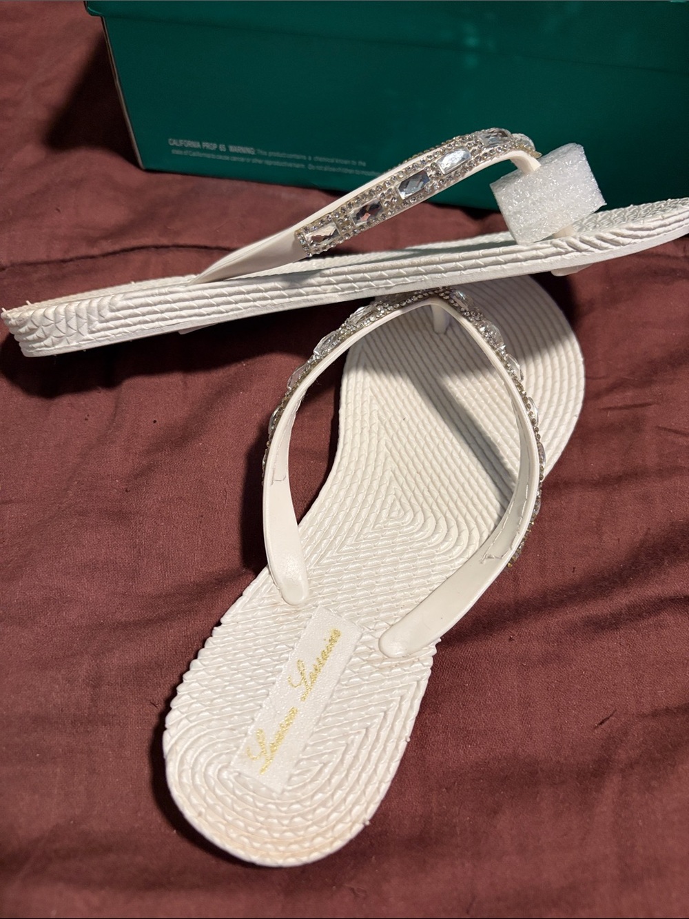 White Rubber Flip Flops by Loren Lorraine Brand. NWT! - Picture 5 of 9